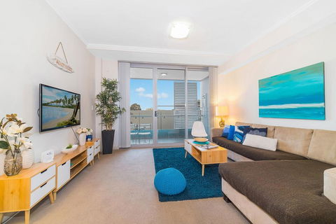 Near Airport & Train Station Stylish Two-Story Apartment - Tourism TAS 0