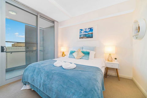 Near Airport & Train Station Stylish Two-Story Apartment - Tourism TAS 3