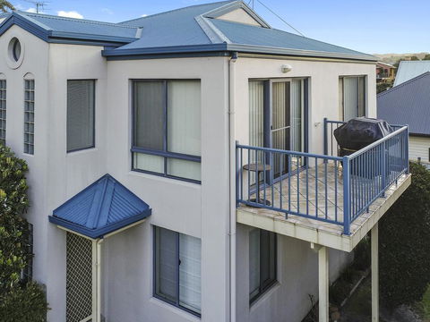 NELSON COVE 2 - Townhouse A Short Walk To Town - Tourism TAS 2