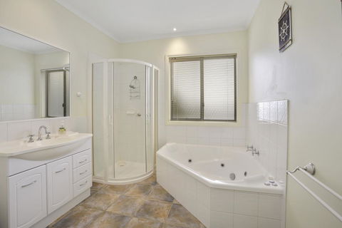 NELSON COVE 2 - Townhouse A Short Walk To Town - Tourism TAS 3