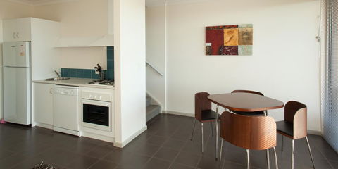 Cosy Corner Sea View Apartments - Hobart Tourism 13