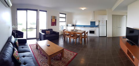 Cosy Corner Sea View Apartments - Hobart Tourism 4