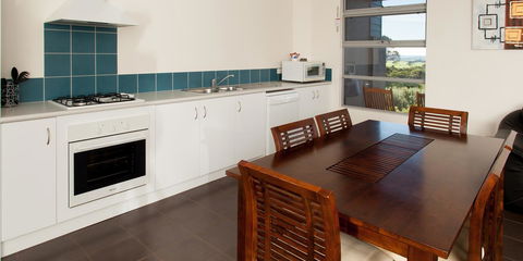 Cosy Corner Sea View Apartments - Hobart Tourism 12