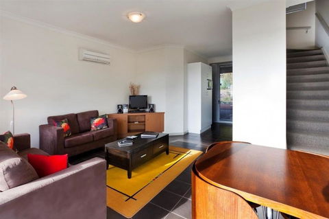 Cosy Corner Sea View Apartments - Hobart Tourism 14