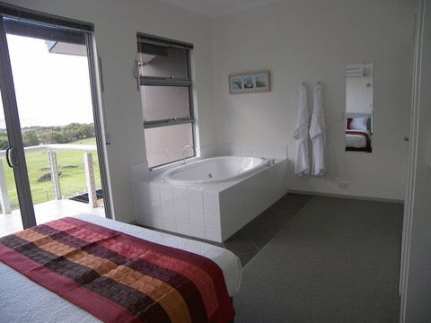 Cosy Corner Sea View Apartments - Hobart Tourism 3