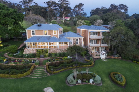 Grand Mercure Basildene Manor - Tourism TAS 0