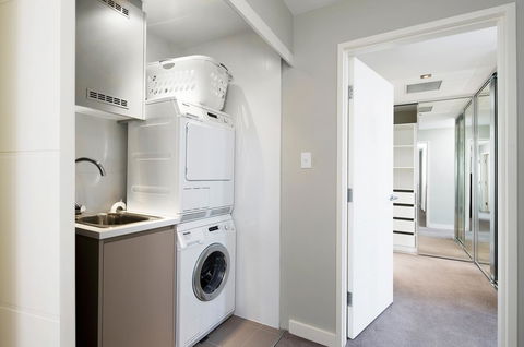 Claremont Quarter Luxury Apartment - Hobart Tourism 13