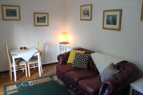 Jacaranda Hideaway Bed & Breakfast - Tourism TAS 6