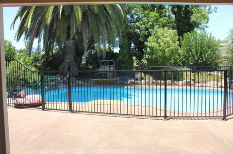 Jacaranda Hideaway Bed & Breakfast - Tourism TAS 9