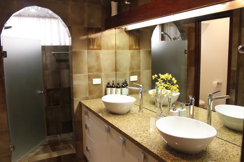 Jacaranda Hideaway Bed & Breakfast - Tourism TAS 7