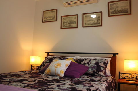 Jacaranda Hideaway Bed & Breakfast - Tourism TAS 8