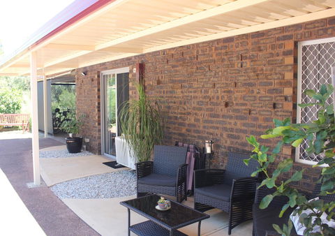Jacaranda Hideaway Bed & Breakfast - Tourism TAS 12