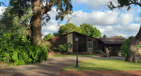 Jacaranda Hideaway Bed & Breakfast - Tourism TAS 16