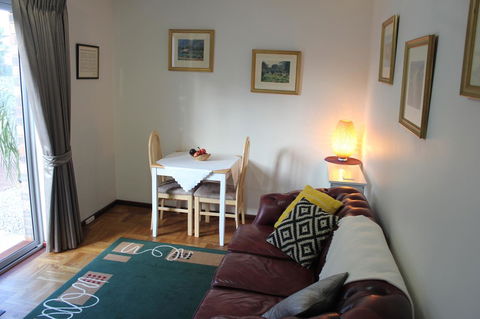 Jacaranda Hideaway Bed & Breakfast - Tourism TAS 3