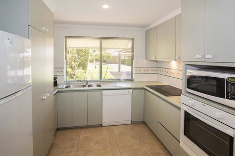 Bayshore Beachside Resort - Hobart Tourism 12
