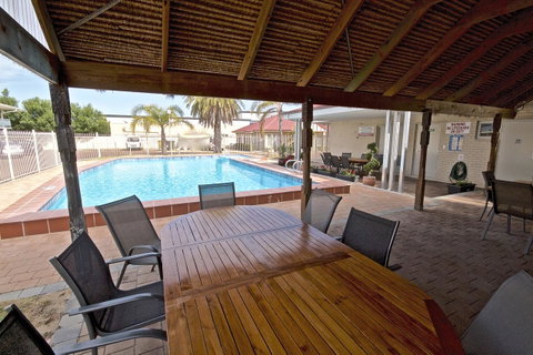 Bunbury Motel And Apartments - Tourism TAS 4