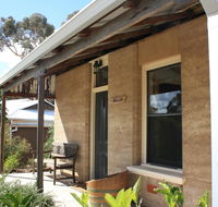Hotham Ridge Winery and Cottages - Hobart Tourism