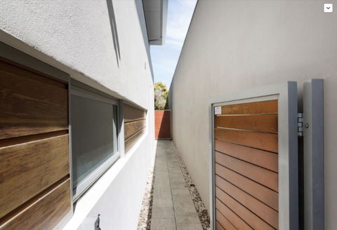 Adele's Luxury South Beach Apartment With King Bed - Hobart Tourism 22