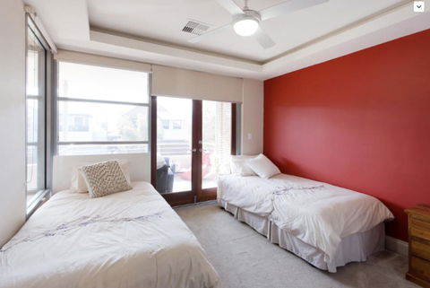 Adele's Luxury South Beach Apartment With King Bed - Hobart Tourism 7
