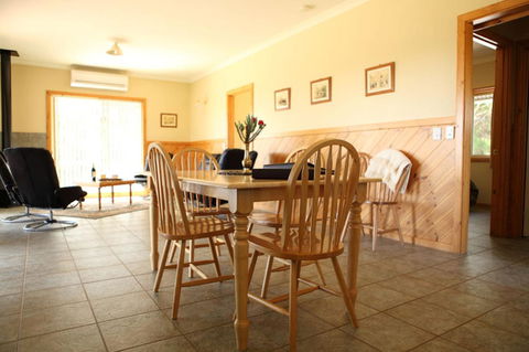 Riverside Retreat Chalets, Walpole - Hobart Tourism 10