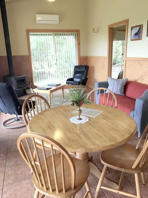 Riverside Retreat Chalets, Walpole - Hobart Tourism 2
