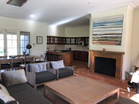 Caves Road Guest Houses - Hobart Tourism 23