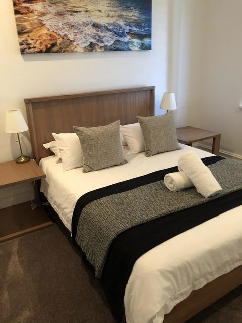 Caves Road Guest Houses - Hobart Tourism 7