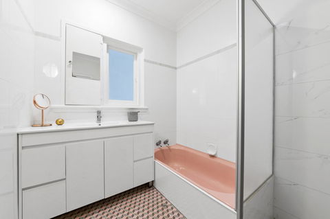 Inglewood Comfort - Hobart Tourism 11