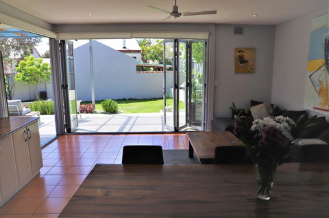 Fremantle Heritage Home For You To Enjoy! - Tourism TAS 11
