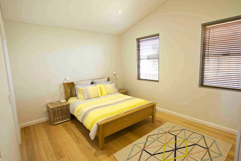 Sunny Blinco Street House - Tourism TAS 8