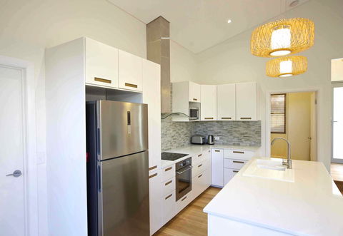 Sunny Blinco Street House - Tourism TAS 5