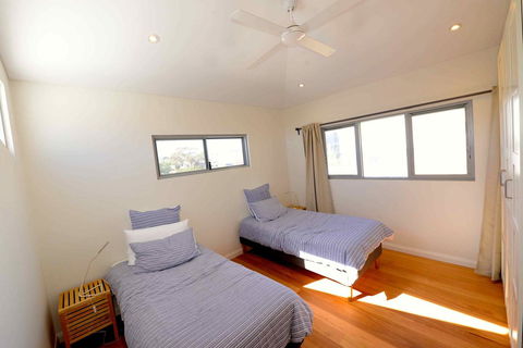 Sunny Blinco Street House - Tourism TAS 10