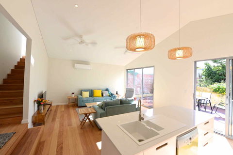 Sunny Blinco Street House - Tourism TAS 4