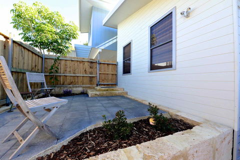Sunny Blinco Street House - Tourism TAS 12
