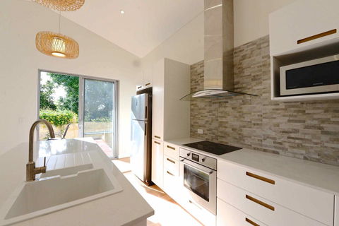 Sunny Blinco Street House - Tourism TAS 3