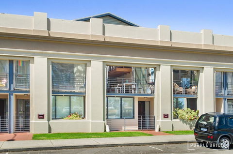 Spacious Central Townhouse - Hobart Tourism 11