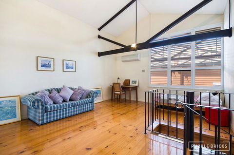 Spacious Central Townhouse - Hobart Tourism 5