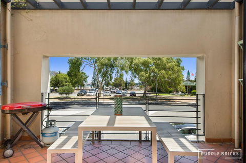 Spacious Central Townhouse - Hobart Tourism 9