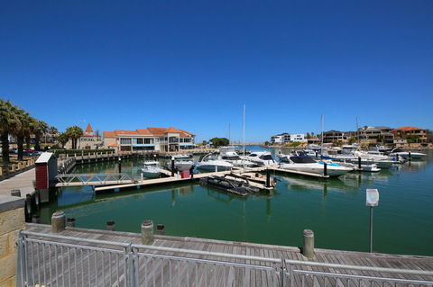 Studio Style Mindarie Marina - Hobart Tourism 10