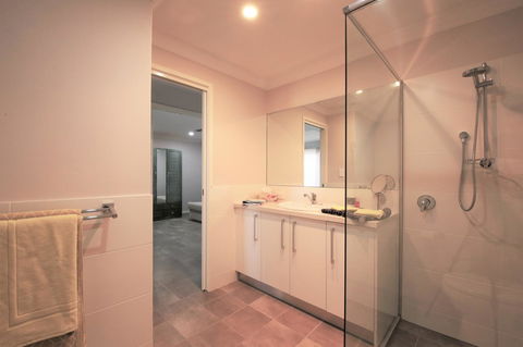 Studio Style Mindarie Marina - Hobart Tourism 6