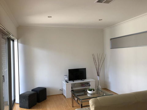 Gerring Court With Free 1 Car Bay Parking - Hobart Tourism 13