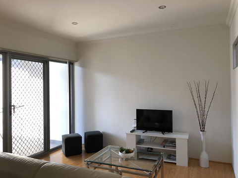 Gerring Court With Free 1 Car Bay Parking - Hobart Tourism 12