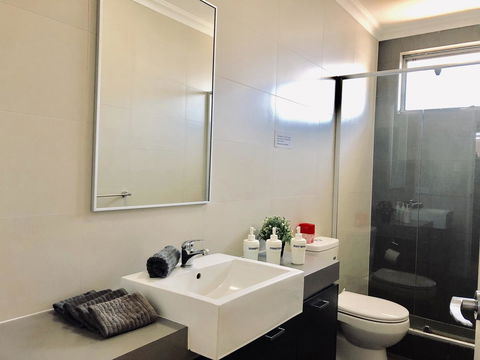 Gerring Court With Free 1 Car Bay Parking - Hobart Tourism 6