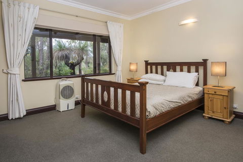A Hidden Bush Delight - Tourism TAS 28