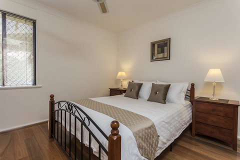 Attadale Excutive Villa - Tourism TAS 5