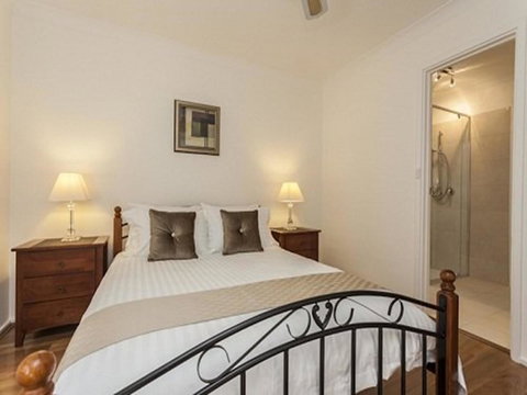 Attadale Excutive Villa - Tourism TAS 13