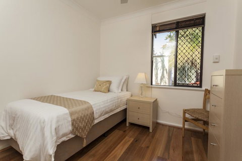 Attadale Excutive Villa - Tourism TAS 16