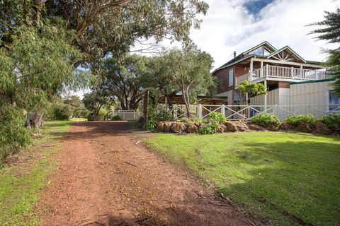 Surfside Ocean Beach Denmark Holiday Accommodation - Hobart Tourism 24