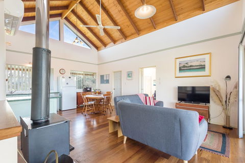 Surfside Ocean Beach Denmark Holiday Accommodation - Hobart Tourism 23