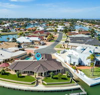 LA ANCHOR ON THE CANALS MANDURAH - Tourism TAS
